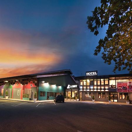 The Wood Boutique Hotel Muar Extérieur photo