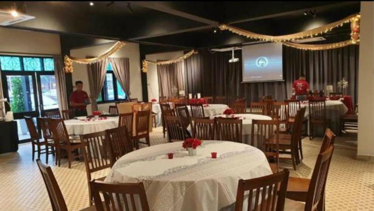 The Wood Boutique Hotel Muar Extérieur photo